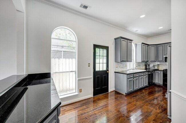Building Photo - 5207 Blossom St