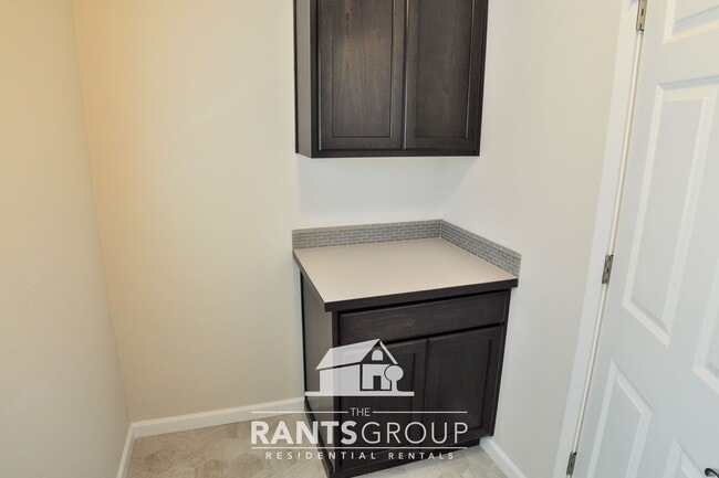 Building Photo - Beautiful  3 bedroom, 2.5 bath, 2-story home in Steilacoom Ridge