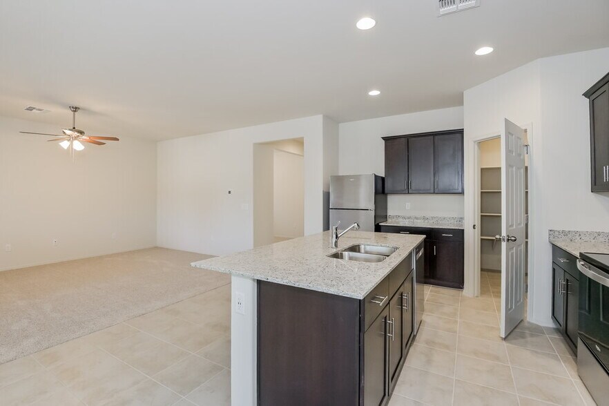 Building Photo - 16514 S Paseo Badajo