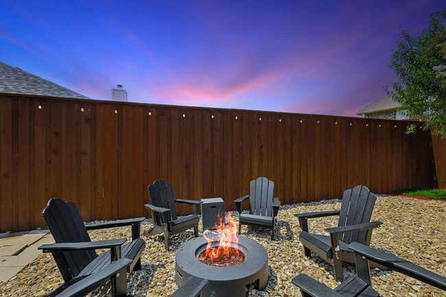 Building Photo - 2516 Castle Pines Dr