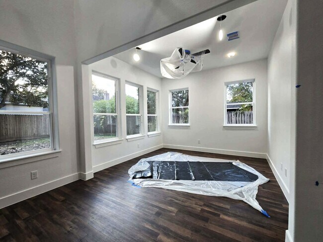 Building Photo - 14811 Wallach Dr