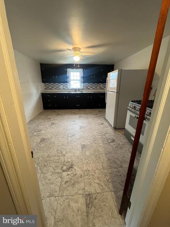 Building Photo - 301 E Main St