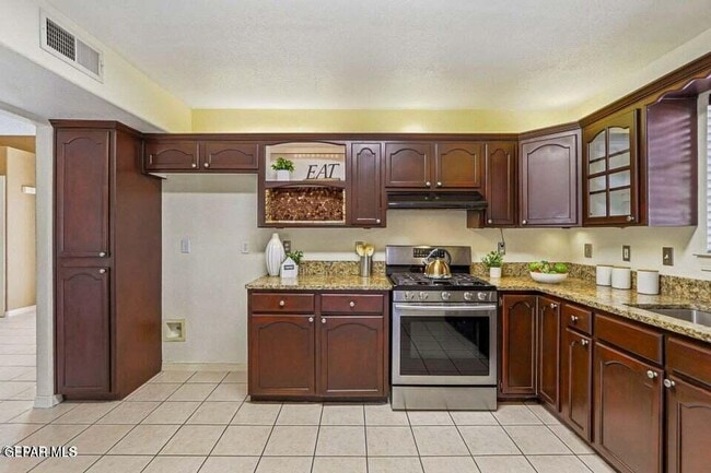 Building Photo - 650 Vera Ct