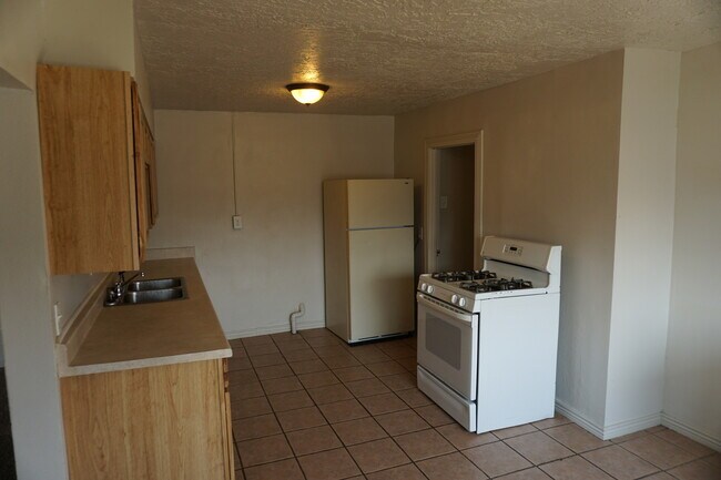 Building Photo - 3036 S W Temple St