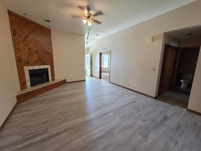 Building Photo - 3266-3268 E. Longfellow Crt.