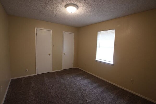 Building Photo - Adorable 3 Bedroom Duplex in Tyler