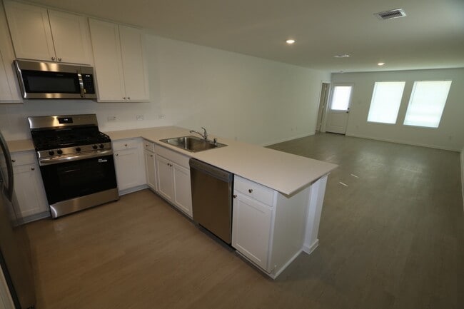 Building Photo - 25360 Carnation Ct