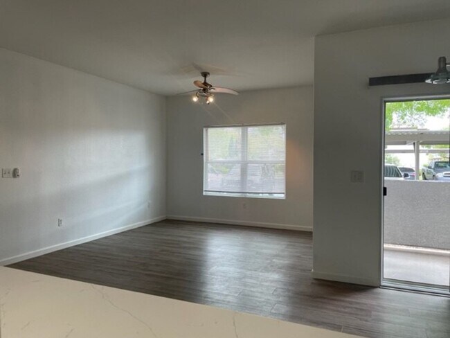 Building Photo - 2 Bedroom 2 Bath Condo W Sunset