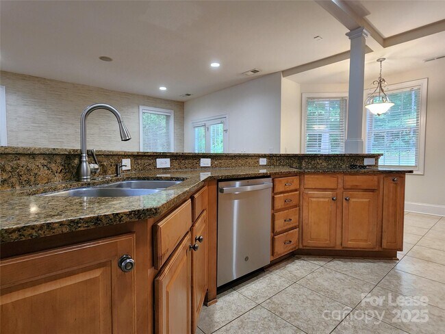 Building Photo - 5524 Strabane Dr