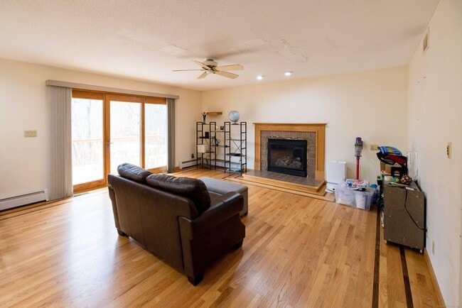 Building Photo - 18 Clifford Ave