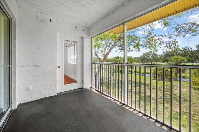 Building Photo - 1031 Coral Club Dr