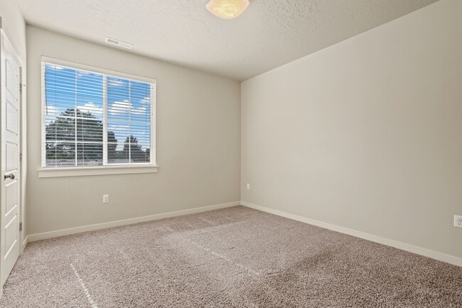 Building Photo - Beautiful Home in Garden City!