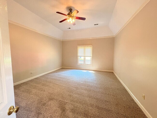 Building Photo - Newly Painted Germantown Home Minutes Away From Thornwood Market Row. Pets Are Welcome With Owner...