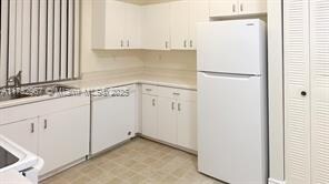 Building Photo - 6928 SW 39th St