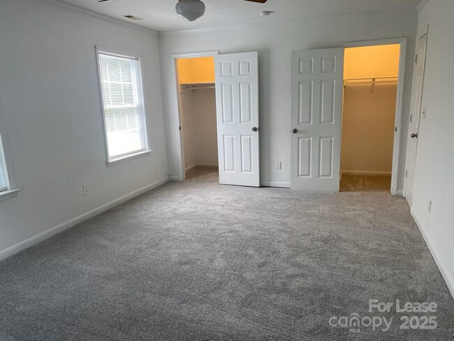 Building Photo - 7104 Lake Dr