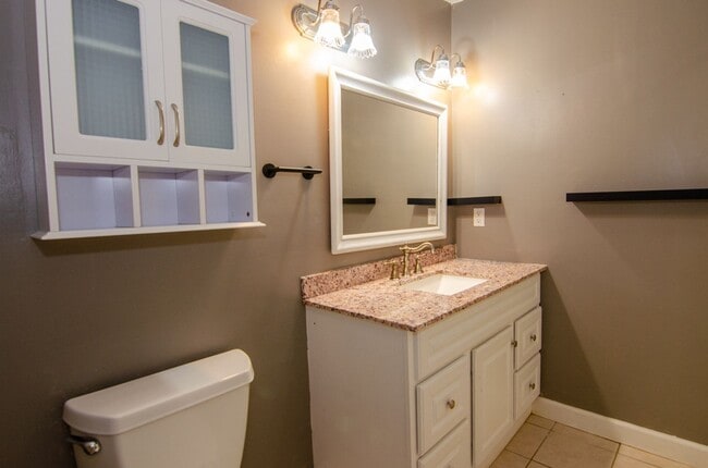 Building Photo - Precious Bungalow Home Rental in Norfolk!