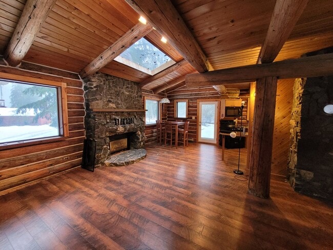 Building Photo - Log Cabin on Acreage, Mosquito Lk Rd