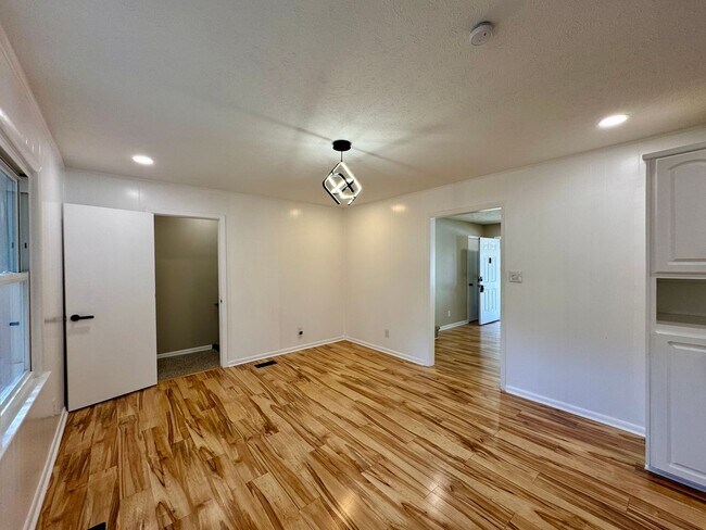 Building Photo - 1089 Torrey Dr