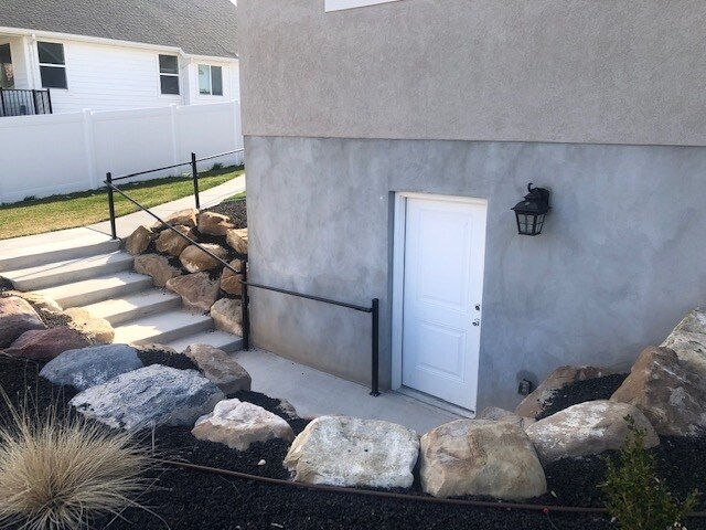 Building Photo - 584 2530 W