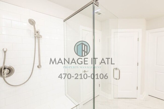 Building Photo - Elegant 4 bedroom Townhome in Chamblee clo...
