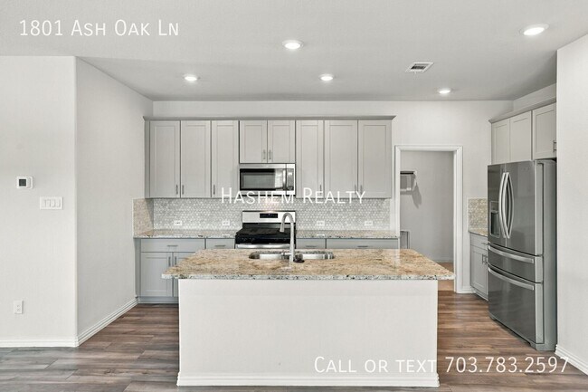 Building Photo - 1801 Ash Oak Ln