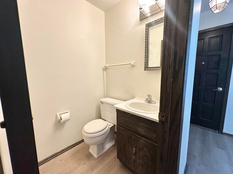 Building Photo - 2330 S Brookside Pky
