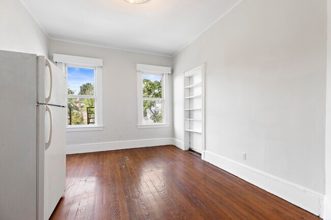 Building Photo - 11 Hudson Pl