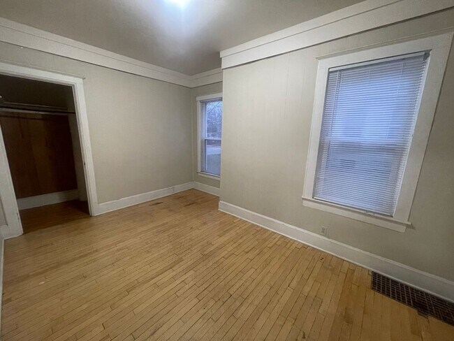 Building Photo - 642 Jackson St