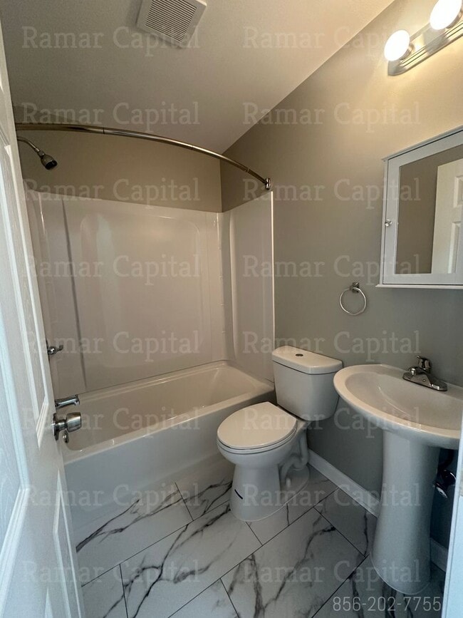 Building Photo - 451 Line St