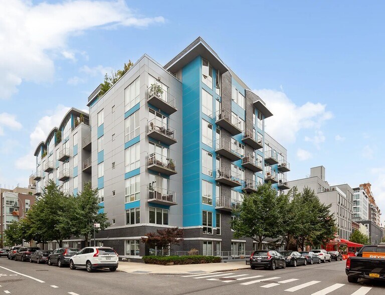 Building Photo - 415 Leonard St