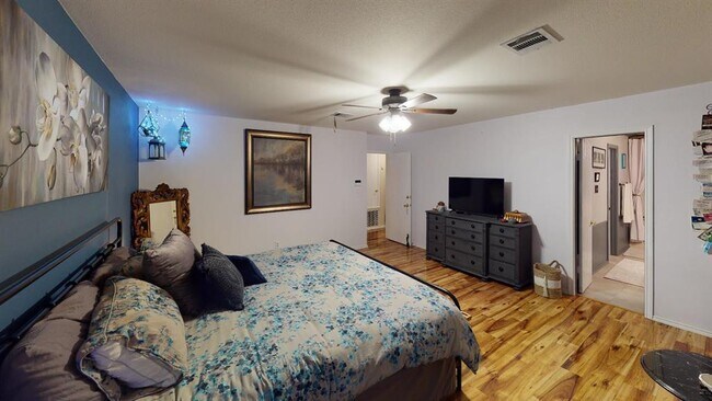 Building Photo - 6616 Piedras Blanco Dr