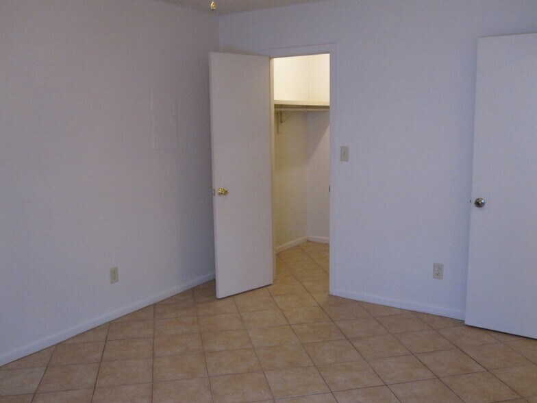 Building Photo - 104 Stanford Dr