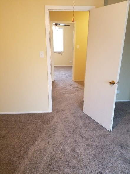 Building Photo - 487 Meadow Green Ln