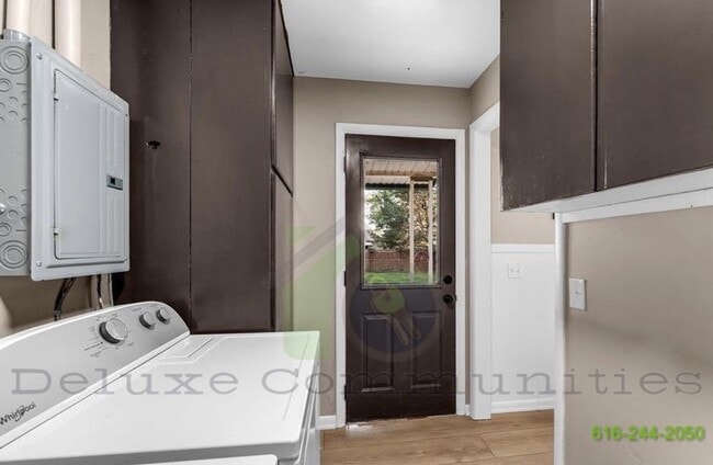 Building Photo - Brand New Remodel, Stunning 2 Bed Ranch Home