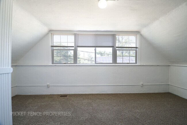 Building Photo - 1825 11th Ave