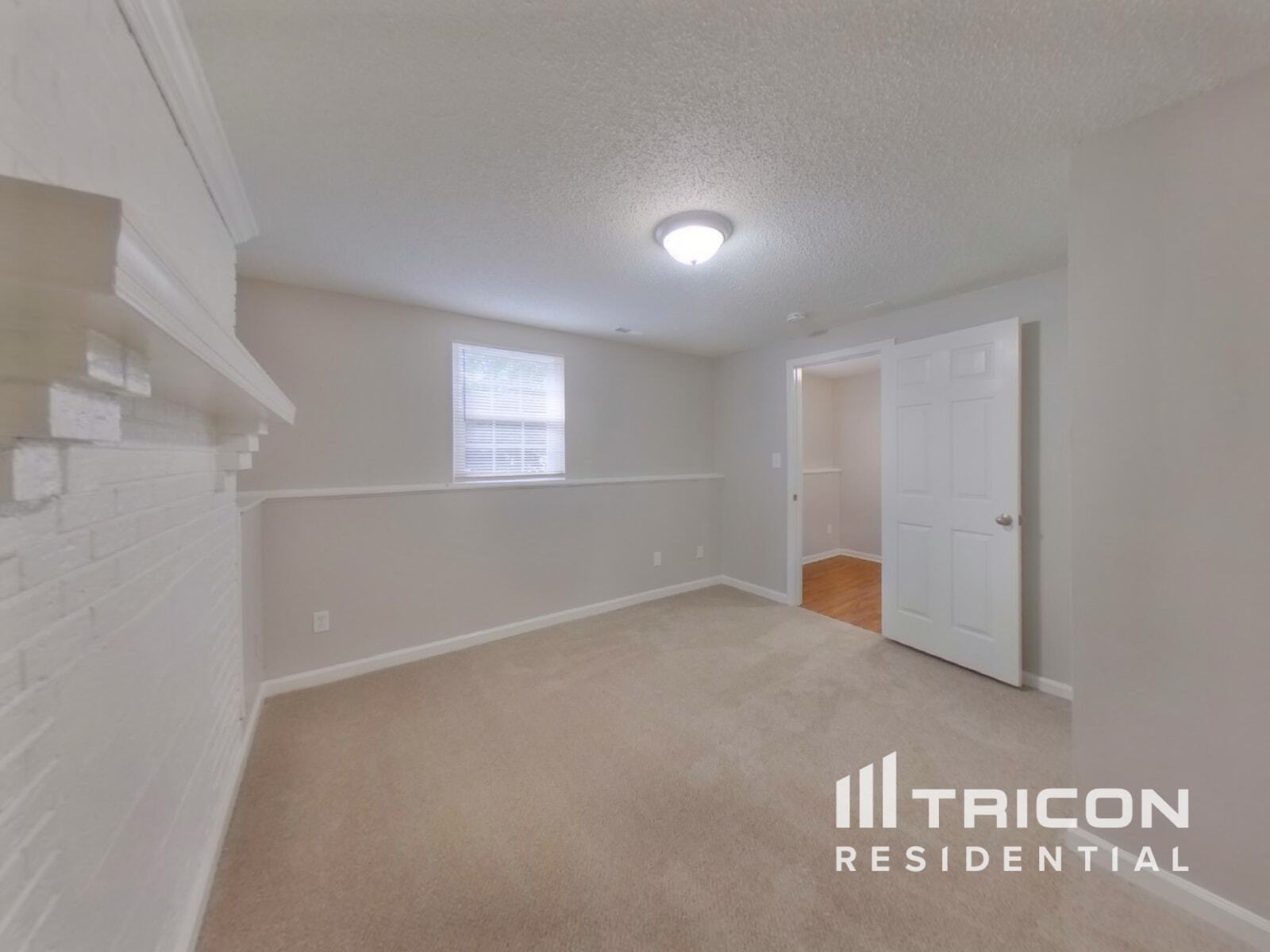 Building Photo - 2305 Valleyview Dr