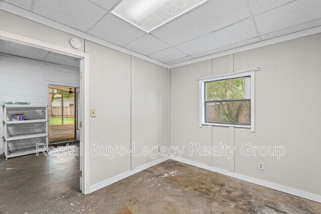 Building Photo - 3872 Marianna Rd