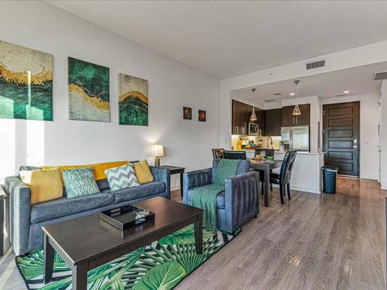 Building Photo - 2121 Holcombe Blvd