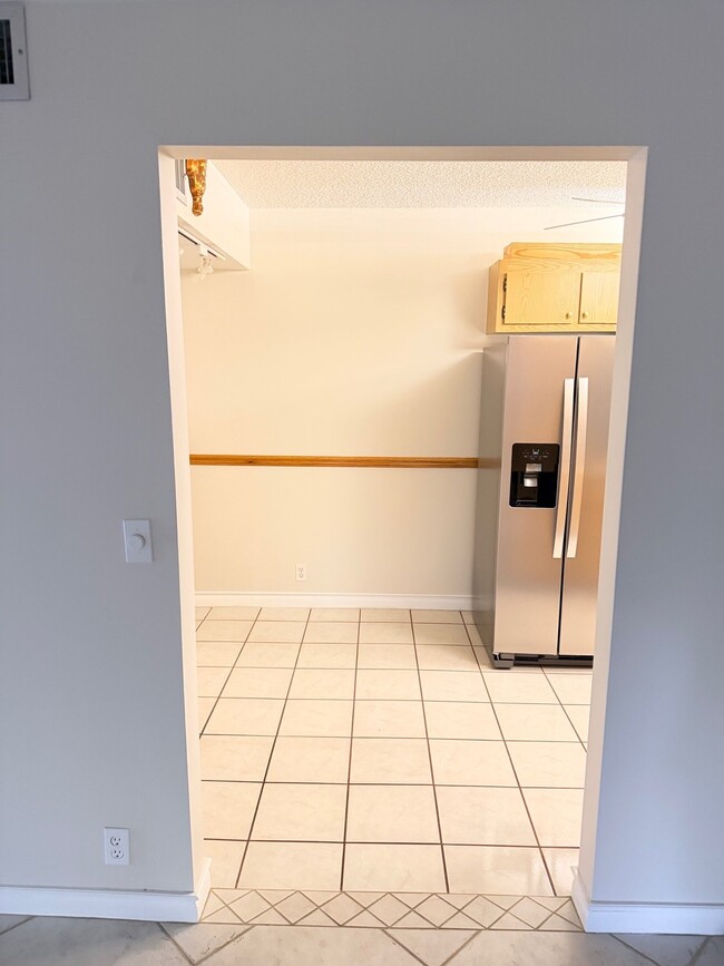 Building Photo - 802 Sky Pine Way