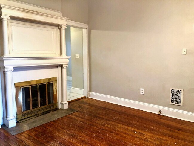 Building Photo - 539 S Graham St