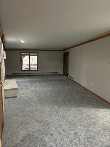Building Photo - 6050 OH-14