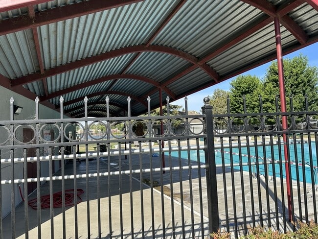 Building Photo - Stockton 2 Bedroom 1 Bathroom Condo