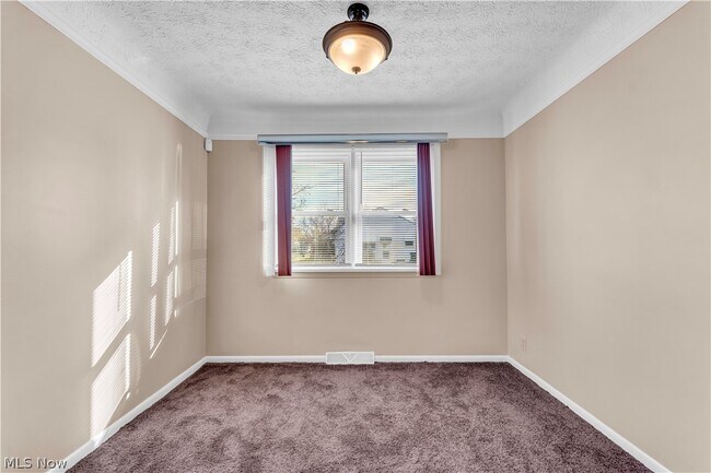 Building Photo - 9716 Alexander Rd