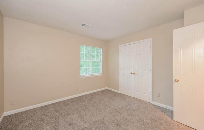 Building Photo - 4220 E Meadow Dr