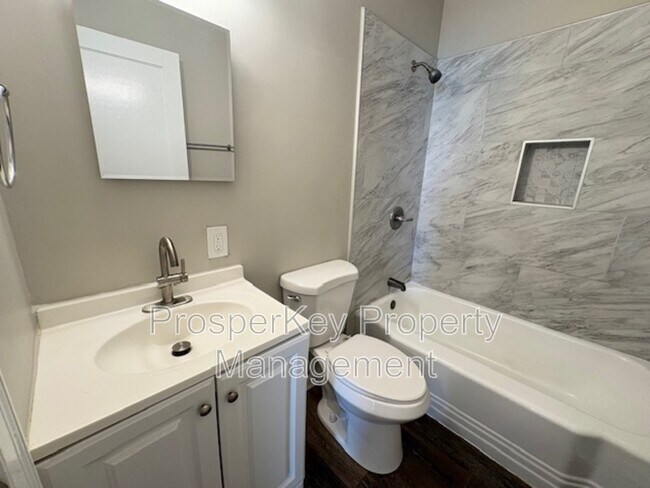 Building Photo - 4617 Rosemont Dr