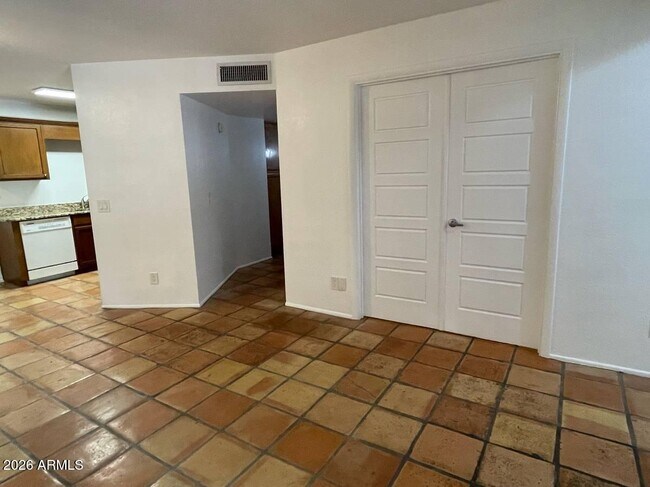 Building Photo - 8625 E Belleview Pl