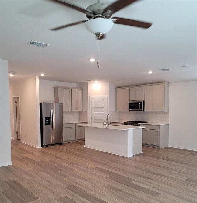 Building Photo - 200 Callahan Lp