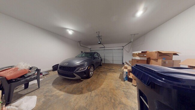 Building Photo - Spacious and Well Maintained 3 Bedroom Townhome in Woodward Oaks