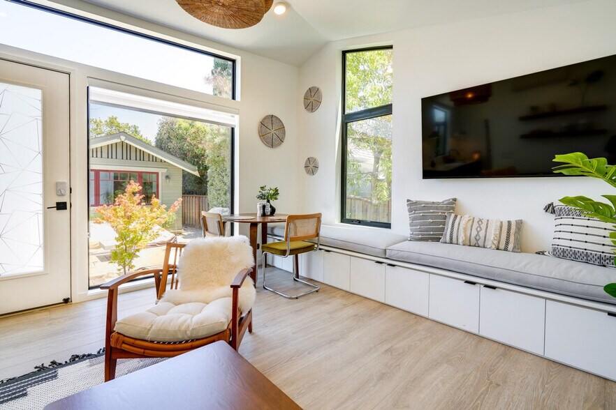 Building Photo - 510 Iris St