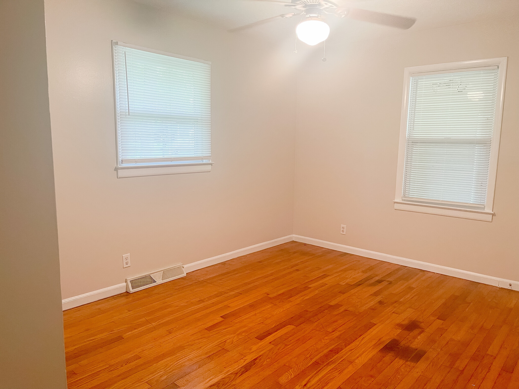 Building Photo - 18 Jon St